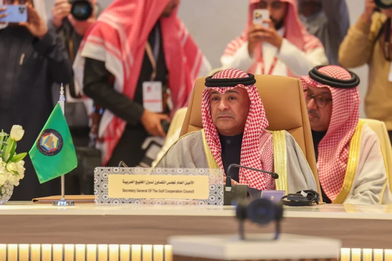 مطالبات خليجية لحماية الملاحة في مضيق هرمز دولياً