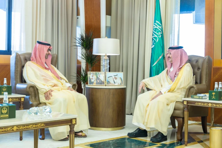 أمير الشرقية يستقبل أمناء جائزة الأميرة صيتة بنت عبدالعزيز