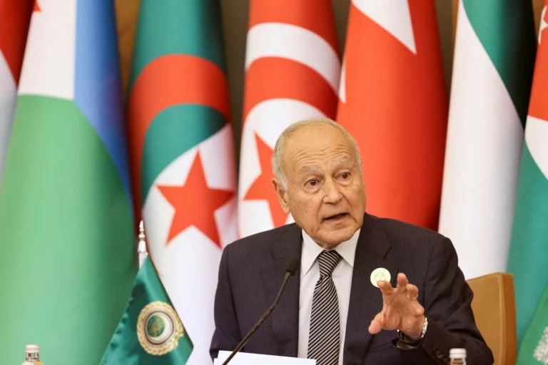 أبو الغيط يدين استمرار العدوان الإيراني على الكويت