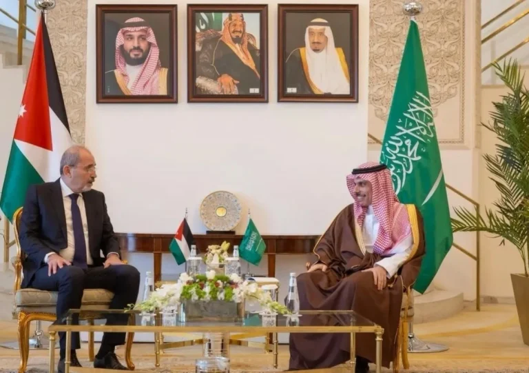وزير الخارجية يستقبل نائب رئيس الوزراء وزير خارجية الأردن
