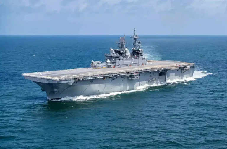 حقيقة تعرض السفينة البرمائية USS Tripoli لهجوم إيراني