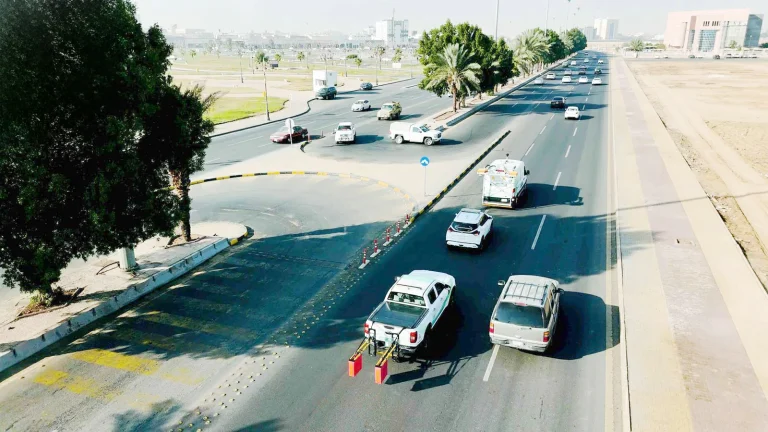 معدات ذكية لمسح الطرق بتبوك لتحسين البنية التحتية