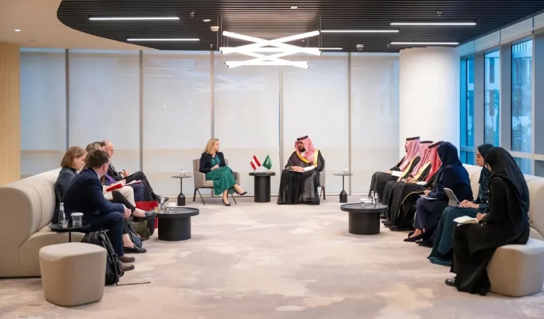 اجتماع وزير الاقتصاد والتخطيط مع وزيرة خارجية النمسا
