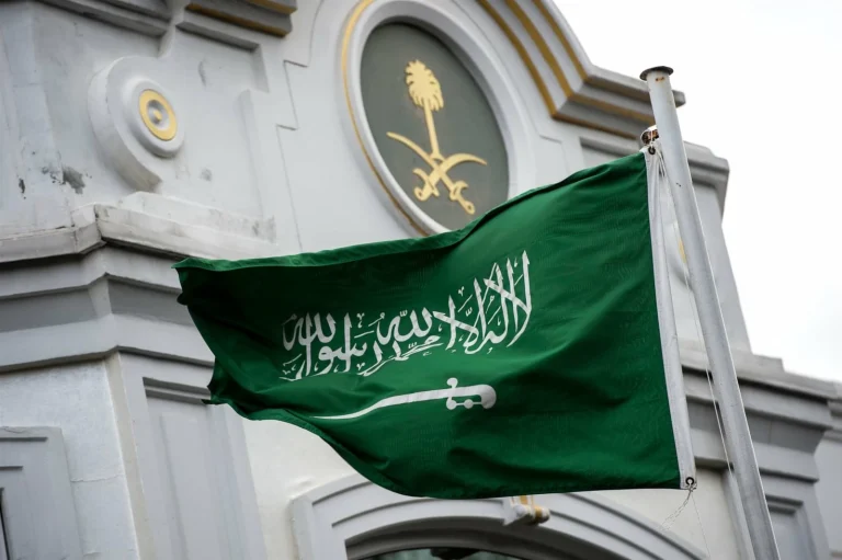 السعودية تدين الاعتداءات الإيرانية على الكويت بشدة السعودية تدين الاعتداءات الإيرانية على الكويت بشدة