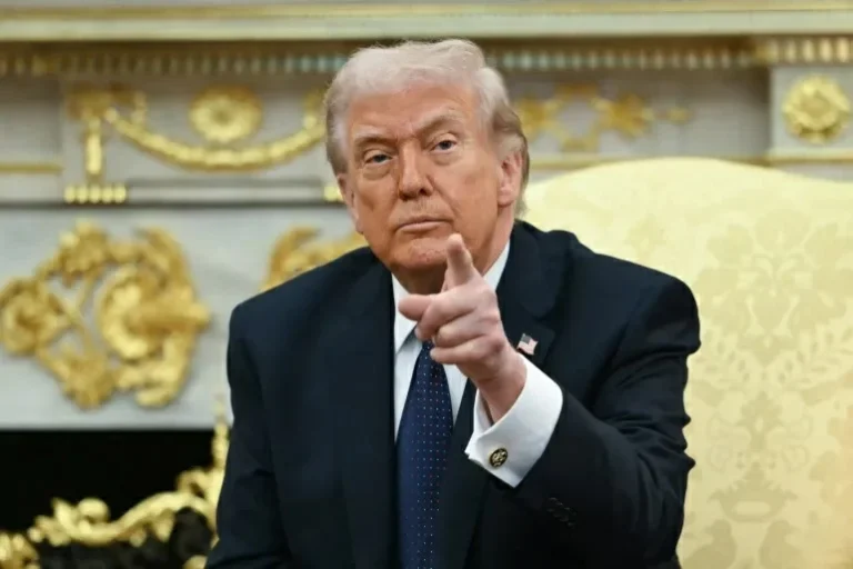 أزمة مضيق هرمز: عبور ملايين البراميل وترمب يهدد إيران أزمة مضيق هرمز: عبور ملايين البراميل وترمب يهدد إيران