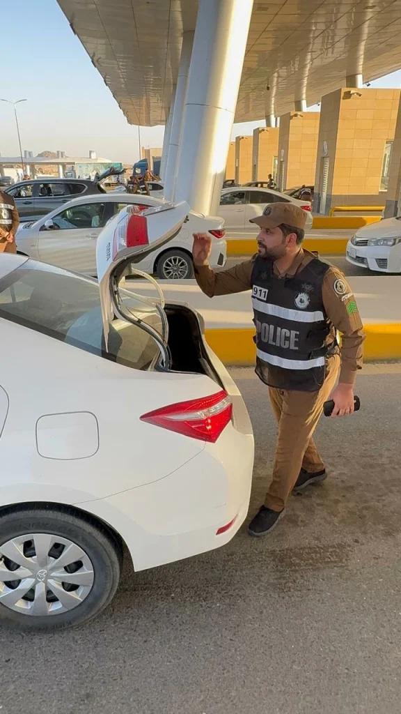 بدء منع دخول المقيمين إلى العاصمة المقدسة دون تصريح بدء منع دخول المقيمين إلى العاصمة المقدسة دون تصريح