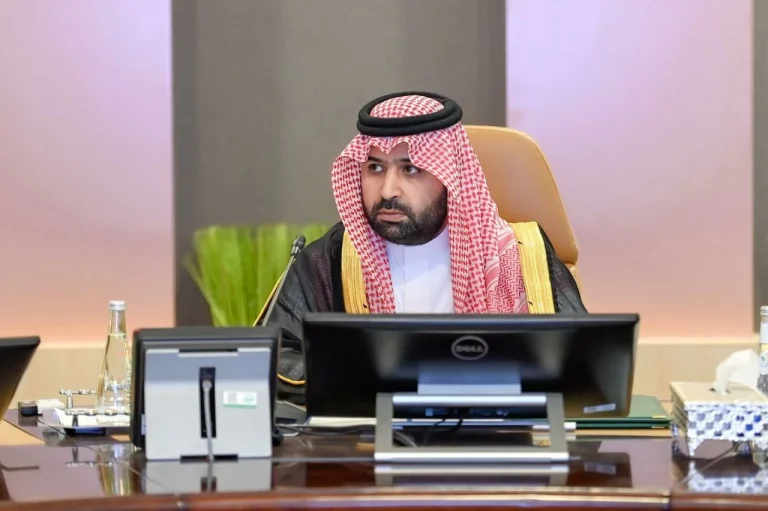 مستجدات سوق العمل في جازان: أمير المنطقة يناقش خطط التوطين مستجدات سوق العمل في جازان: أمير المنطقة يناقش خطط التوطين