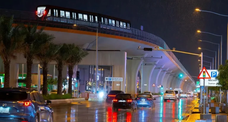 هطول أمطار على مدينة الرياض: بشائر الخير تروي العاصمة هطول أمطار على مدينة الرياض: بشائر الخير تروي العاصمة