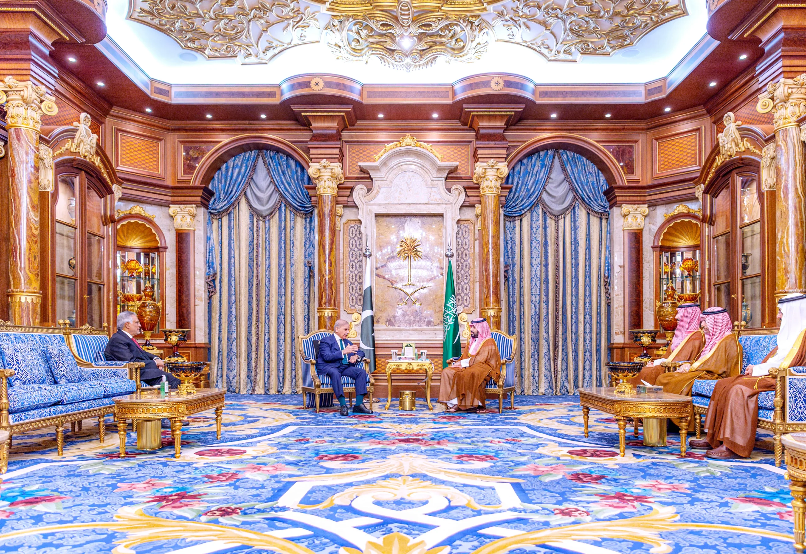 لقاء ولي العهد ورئيس وزراء باكستان