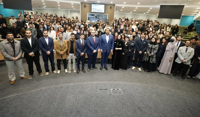 لقاء سفير خادم الحرمين مع الطلبة المبتعثين في بريطانيا لقاء سفير خادم الحرمين مع الطلبة المبتعثين في بريطانيا