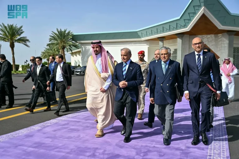 تفاصيل مغادرة رئيس وزراء باكستان المدينة المنورة تفاصيل مغادرة رئيس وزراء باكستان المدينة المنورة