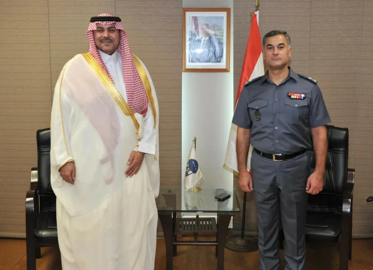 السفير الدوسري يبحث التعاون الأمني لتعزيز استقرار لبنان السفير الدوسري يبحث التعاون الأمني لتعزيز استقرار لبنان