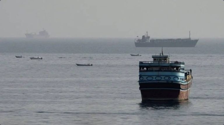 اتفاق مؤقت لفتح مضيق هرمز يمهد لتهدئة عسكرية بالمنطقة اتفاق مؤقت لفتح مضيق هرمز يمهد لتهدئة عسكرية بالمنطقة