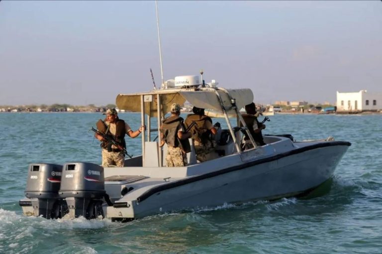 التصعيد الحوثي في اليمن: 30 صاروخاً تستهدف المخا التصعيد الحوثي في اليمن: 30 صاروخاً تستهدف المخا
