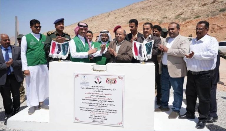 التصعيد العسكري في اليمن: غارات متبادلة وهجوم بحري قبالة المخا