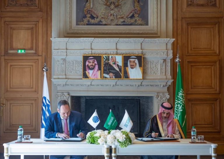 فرنسا أول دولة توقع عقد مشاركتها في إكسبو 2030 الرياض