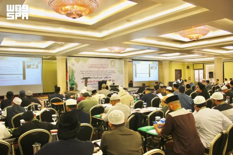 الشؤون الإسلامية تؤهل نحو 150 إمامًا وداعية في باندونغ الشؤون الإسلامية تؤهل نحو 150 إمامًا وداعية في باندونغ
