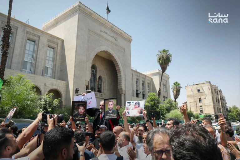 تجمعات في دمشق بعد أحكام إعدام بشار وماهر الأسد و7 آخرين تجمعات في دمشق بعد أحكام إعدام بشار وماهر الأسد