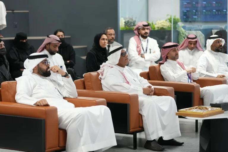 الأرصاد يدشن غرفة عمليات لدعم استمطار السحب بجدة الأرصاد يدشن غرفة عمليات لدعم استمطار السحب بجدة