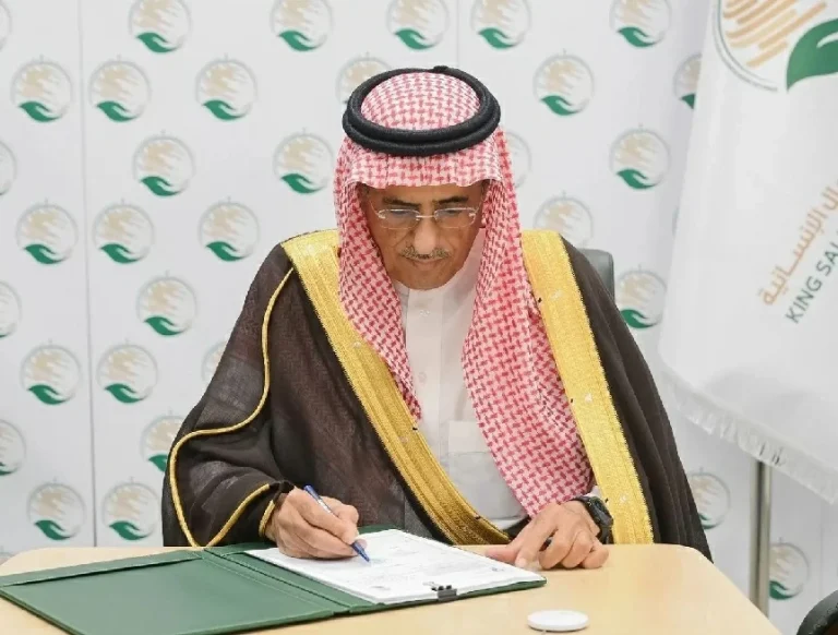 مركز الملك سلمان للإغاثة يوقع برنامجاً لتأهيل مدارس في سورية مركز الملك سلمان للإغاثة يوقع برنامجاً لتأهيل مدارس في سورية