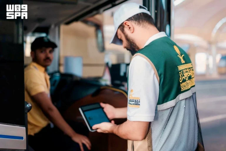 الحج والعمرة تطلق جولات رقابية تتجاوز 32 ألفاً الحج والعمرة تطلق جولات رقابية تتجاوز 32 ألفاً