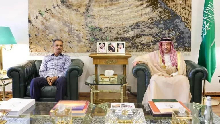 نائب وزير الخارجية يستقبل سفير سنغافورة بالرياض