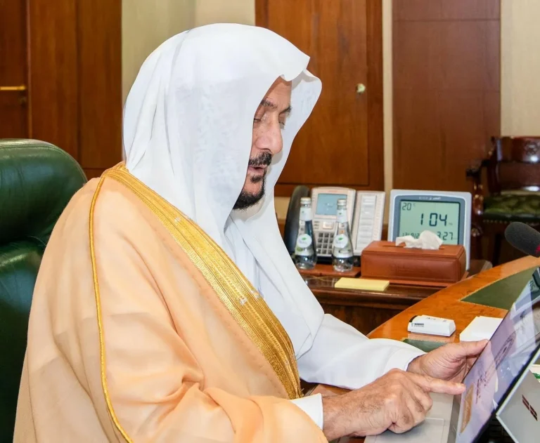 آل الشيخ يدشن النظام الإلكتروني لشؤون المساجد بالمملكة آل الشيخ يدشن النظام الإلكتروني لشؤون المساجد بالمملكة