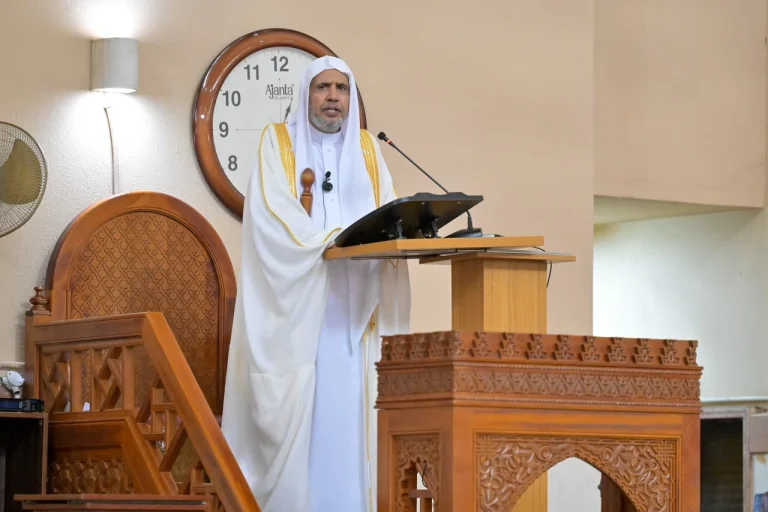 محمد بن عبدالكريمالعيسى يلقي خطبة الجمعة في نيجيريا محمد بن عبدالكريمالعيسى يلقي خطبة الجمعة في نيجيريا