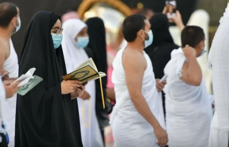 الحج: صلاحية تأشيرة العمرة متعددة الدخول لا تغني عن حجز الخدمات