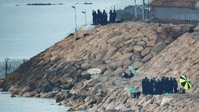 المغرب يمنع مئات المهاجرين من العبور إلى مدينة سبتة
