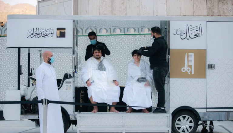 توفير عربات التحلل مجاناً للمعتمرين على مدار الساعة