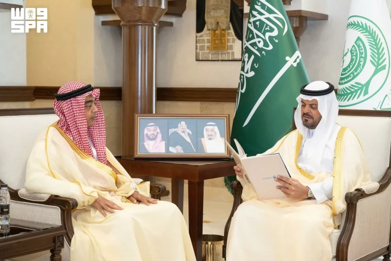 نائب أمير مكة يستعرض مشاريع تطوير مكة ومبادراتها التنموية