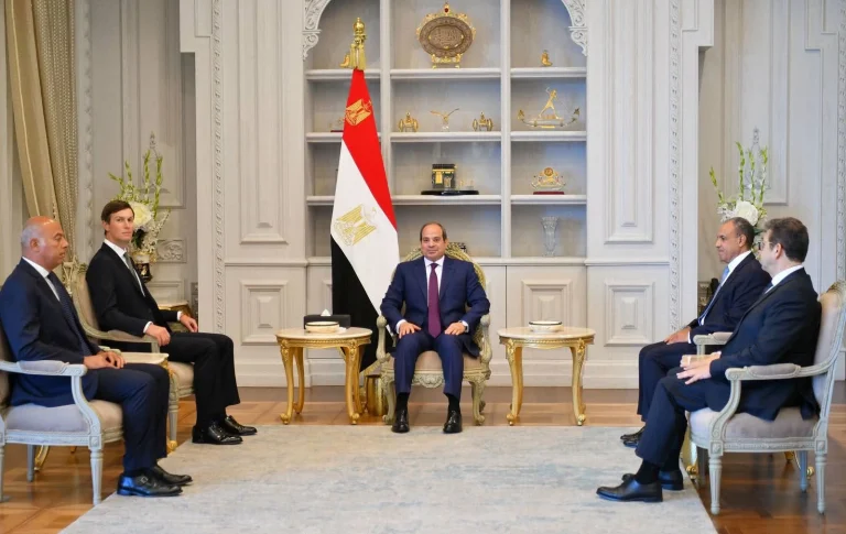 السيسي يلتقي كوشنر في مدينة العلمين لبحث ملف غزة السيسي يلتقي كوشنر في مدينة العلمين لبحث ملف غزة
