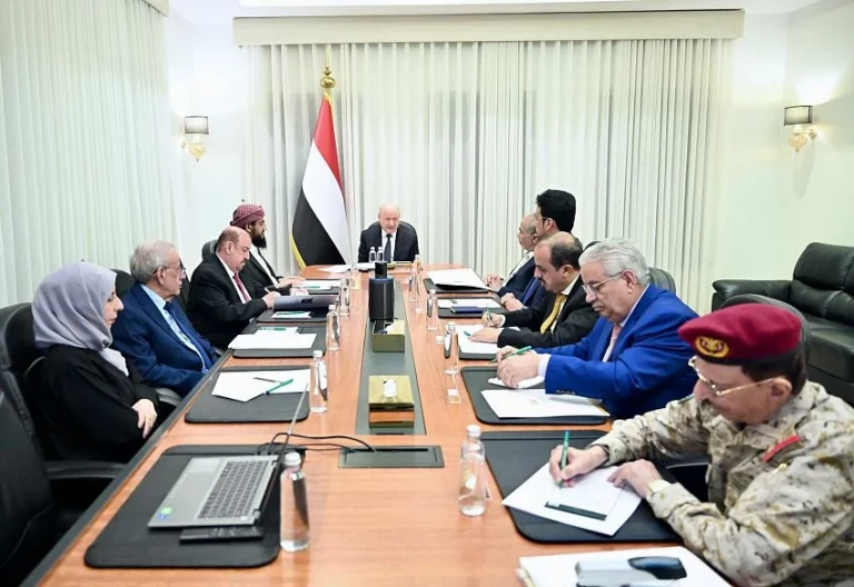 مجلس الدفاع الوطني اليمني يوجه برفع الجاهزية العسكرية مجلس الدفاع الوطني اليمني يوجه برفع الجاهزية العسكرية