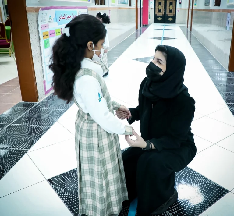 بدء العام الدراسي الجديد في السعودية بمشاركة مواليد كورونا