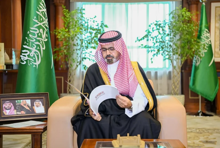 نائب أمير جازان يطلع على تقرير هيئة التراث بجازان نائب أمير جازان يطلع على تقرير هيئة التراث بجازان