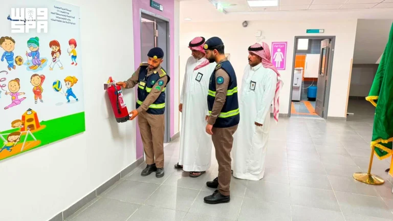 الدفاع المدني يكثف جولاته الوقائية في المنشآت التعليمية الدفاع المدني يكثف جولاته الوقائية في المنشآت التعليمية