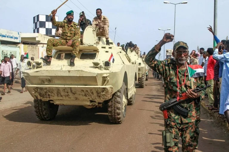 انشقاق الدعم السريع وتسليم 50 عربة قتالية للجيش السوداني