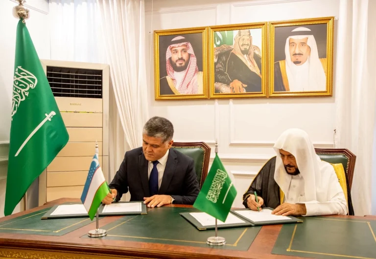 الشؤون الإسلامية توقّع برنامجاً تنفيذياً مع أوزبكستان