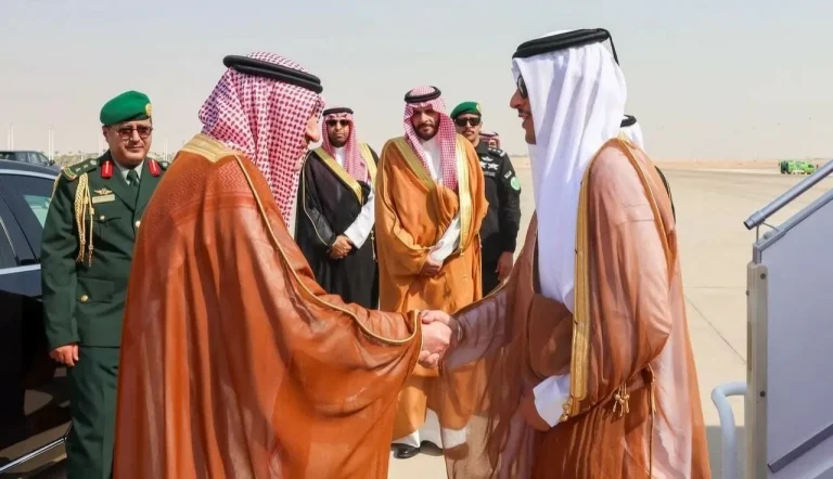 وزير خارجية قطر يصل إلى الرياض في زيارة رسمية