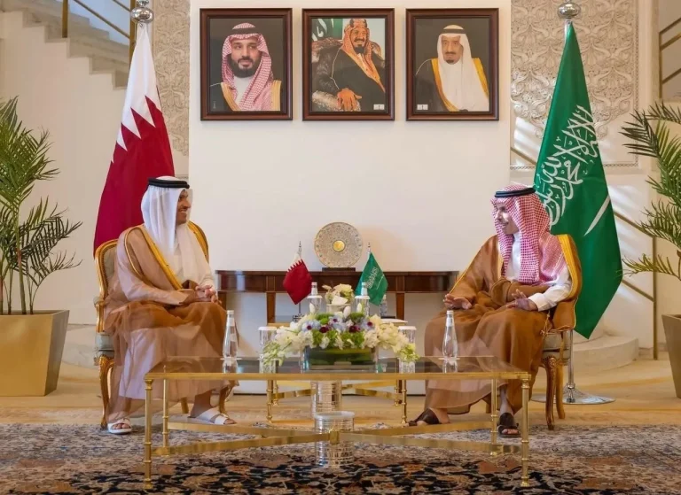 فيصل بن فرحان يبحث مع نظيره القطري خفض التصعيد بالمنطقة