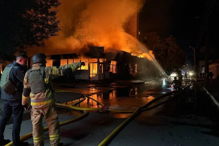 زيلينسكي: 52 قتيلاً وجريحاً إثر هجوم روسي مكثف على أوكرانيا زيلينسكي: 52 قتيلاً وجريحاً إثر هجوم روسي مكثف على أوكرانيا