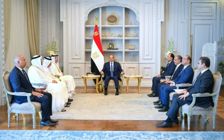 السيسي يبحث تعزيز العلاقات المصرية القطرية ووقف حرب غزة السيسي يبحث تعزيز العلاقات المصرية القطرية ووقف حرب غزة