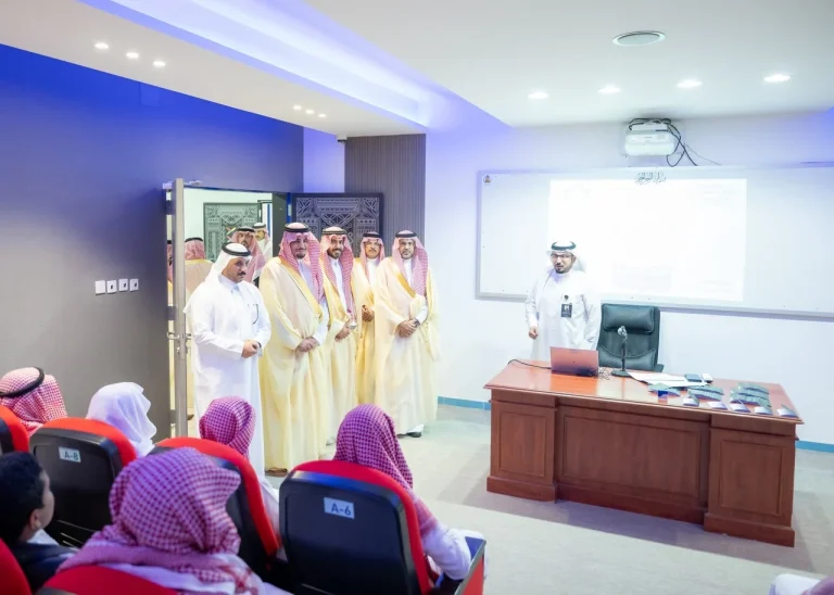 نائب أمير الباحة يشارك الطلاب انطلاقة العام الدراسي الجديد