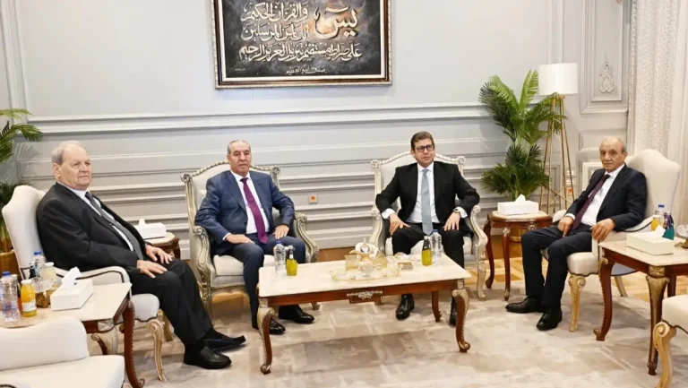 مصر تبحث مع وفد فلسطيني ترتيبات الانتخابات الفلسطينية