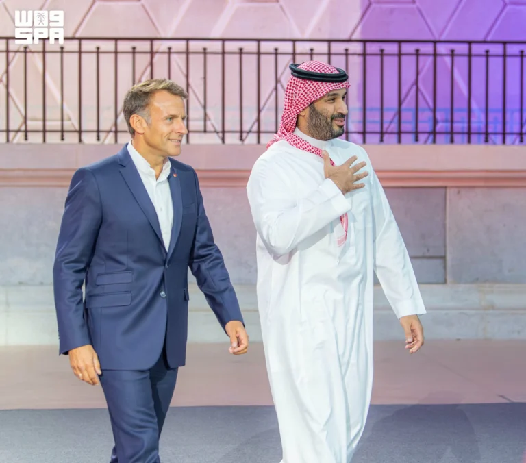 محمد بن سلمان في باريس لبحث ملفات المنطقة والشراكة الاقتصادية