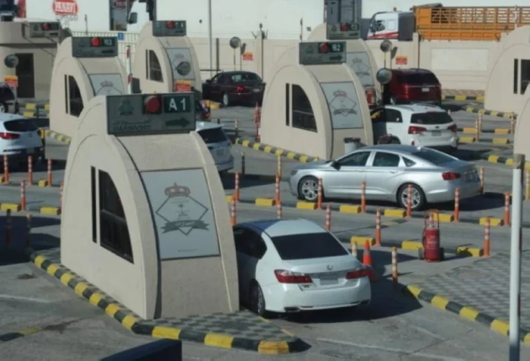 ضبط ناقل مخالفي نظام أمن الحدود بجسر الملك فهد