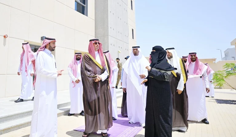 محافظ جدة يقف على جاهزية مدارس جدة للعام الجديد