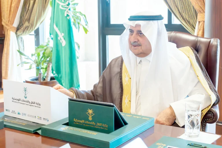 أمير تبوك يدشن 3 مشروعات طرق بـ 176 مليون ريال