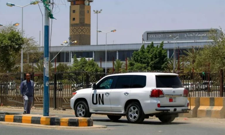 الحوثيون يحيلون موظفين أمميين للمحاكمة بعد عامين من الاعتقال الحوثيون يحيلون موظفين أمميين للمحاكمة بعد عامين من الاعتقال
